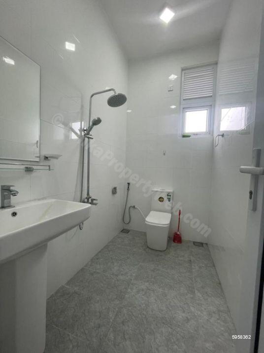 Bathroom - Apartment for rent in Dehiwala