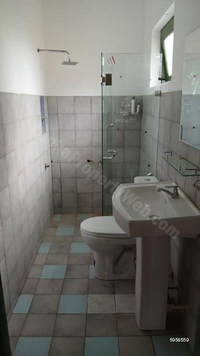Bathroom - House for rent in Mount Lavinia