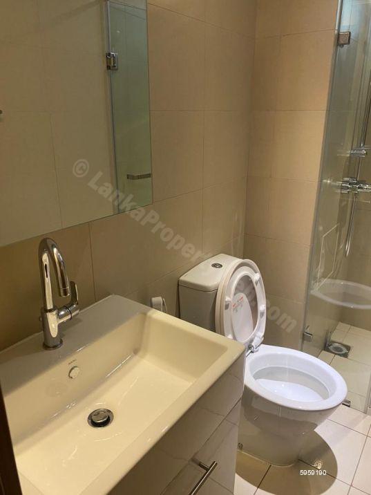 Bathroom - Apartment for rent in Colombo 5