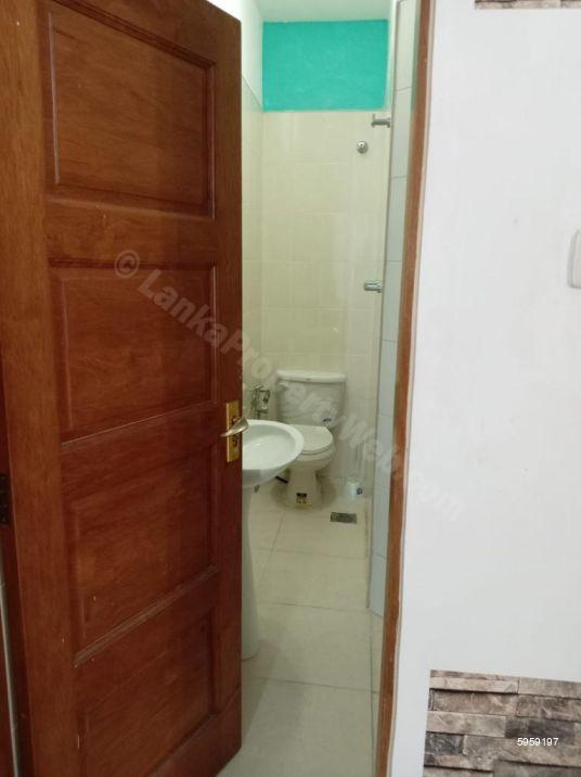 Bathroom - Apartment for rent in Colombo 5