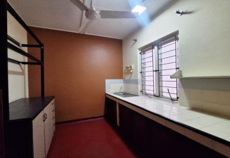 Kitchen - Spacious & Well-Ventilated Property for Rent in Colombo 4