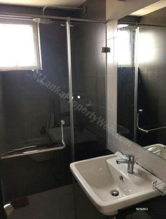 Bathroom - Apartment for sale in Colombo 8