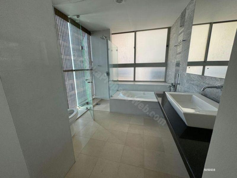 Bathroom - Apartment for rent in Colombo 3