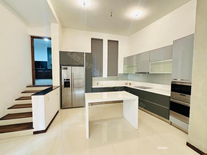 House for sale in Thalawathugoda