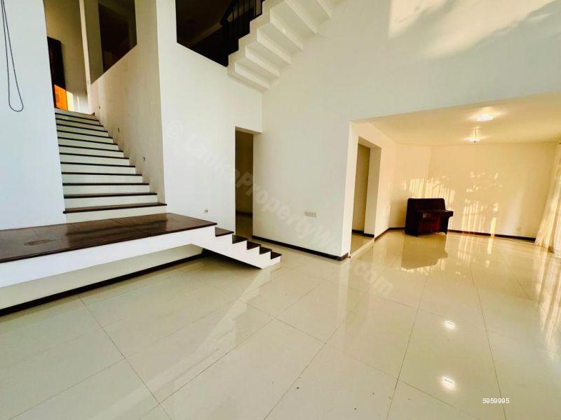 House for sale in Thalawathugoda