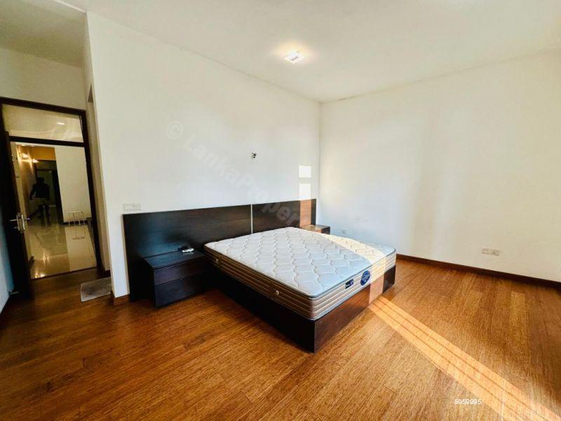 Bedroom - House for sale in Thalawathugoda