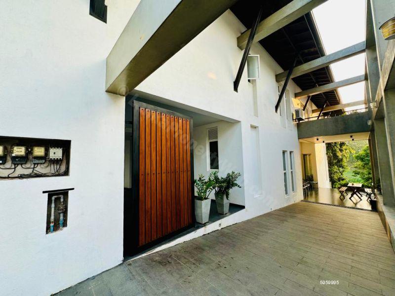 Exterior - House for sale in Thalawathugoda