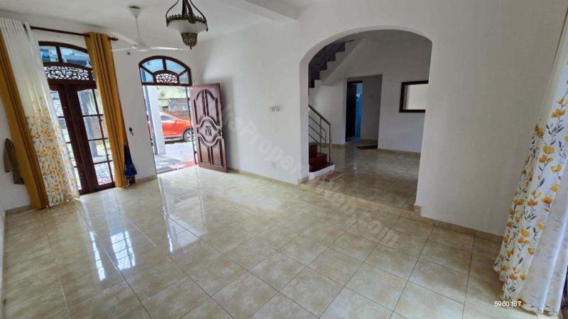 Hall - House for rent in Boralesgamuwa
