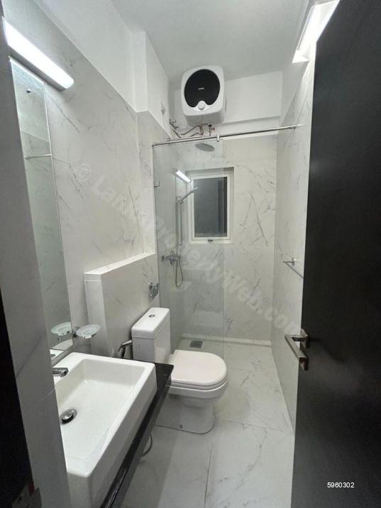 Bathroom - Apartment for rent in Colombo 9