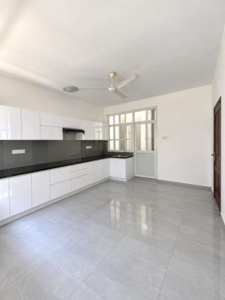 Kitchen - Spacious 4 Bedroom House for Rent at Colombo 07(EM032SH)