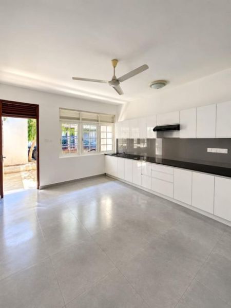 Kitchen - Spacious 4 Bedroom House for Rent at Colombo 07(EM032SH)