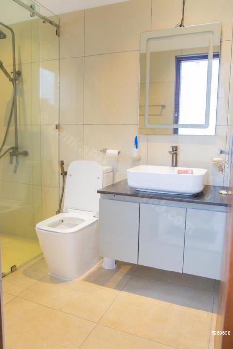 Bathroom - House for sale in Battaramulla