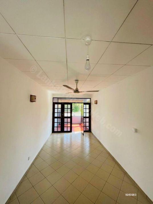 Commercial for rent in Rathmalana