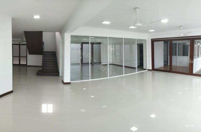 Commercial for rent in Colombo 8