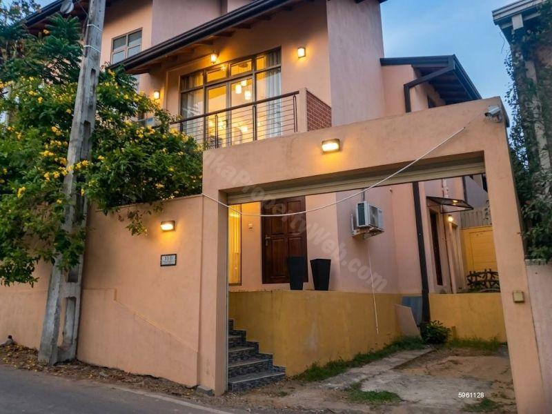 Exterior - House for rent in Nugegoda