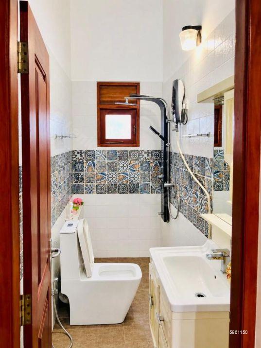 Bathroom - House for rent in Thalawathugoda