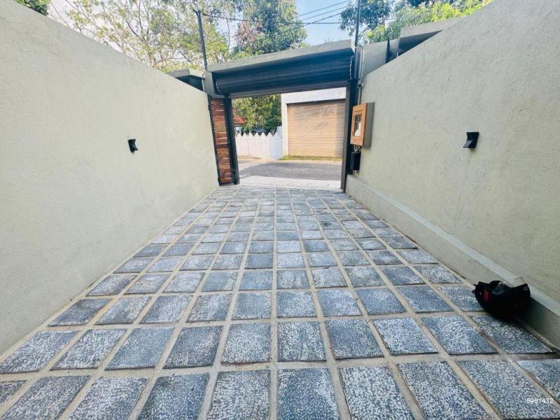 House for sale in Nugegoda