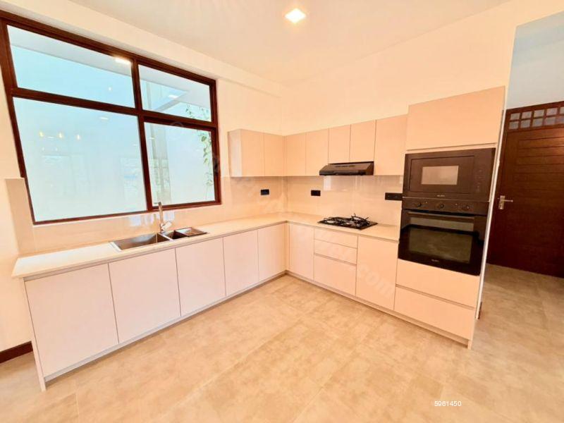 House for sale in Thalawathugoda
