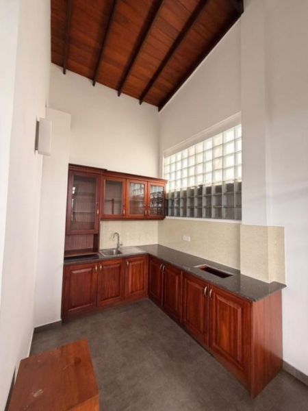 Kitchen - Luxury Fully Furnished 4 Bedroom House for Rent in Madiwela, Kotte (Near Monarch Imperial) / LKR 340,000 (EM234RN)