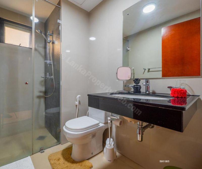 Bathroom - Apartment for rent in Colombo 2