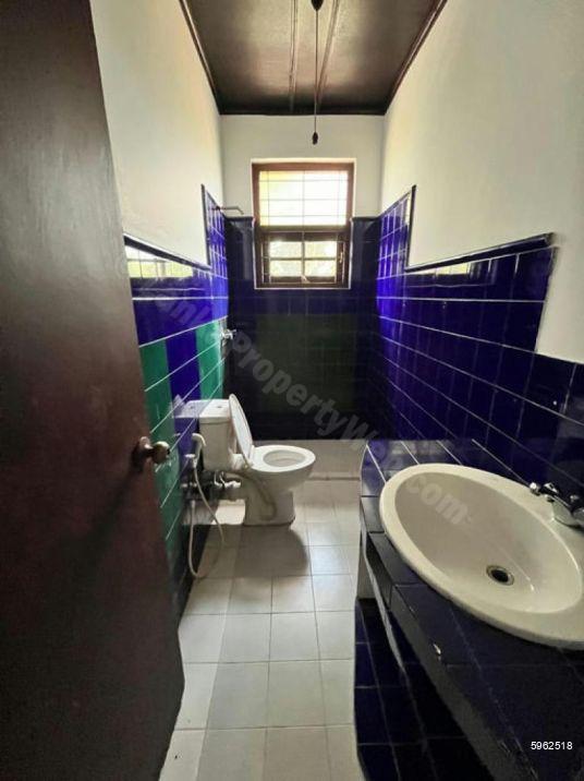 Bathroom - House for sale in Battaramulla