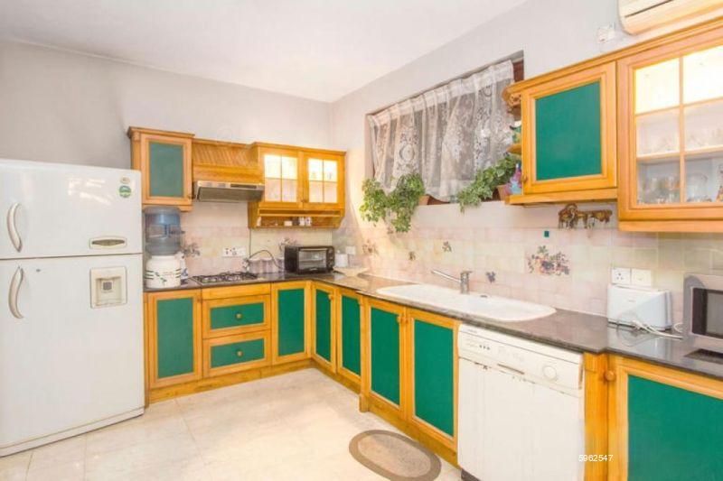 Kitchen - House for rent in Colombo 7