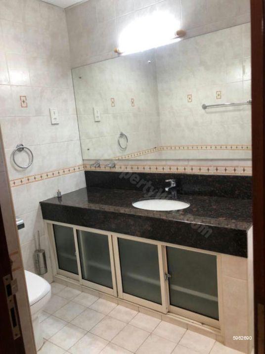 Bathroom - Apartment for rent in Colombo 8