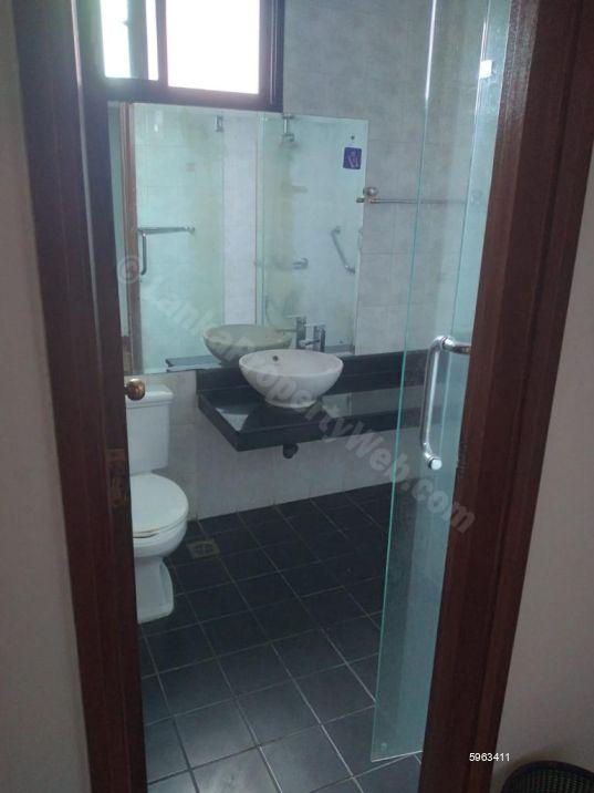 Bathroom - Apartment for rent in Rajagiriya