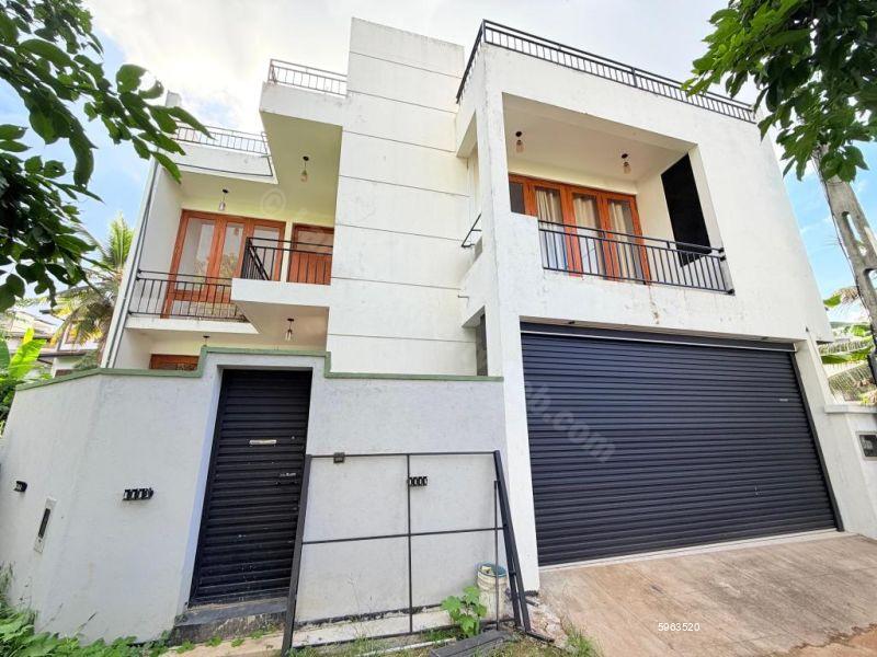 Exterior - House for rent in Thalawathugoda