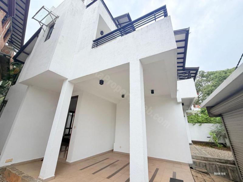 Exterior - House for rent in Thalawathugoda