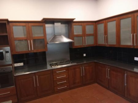 Kitchen - 🏡 Semi-Furnished 4-Bedroom House for Rent – Jawatta Avenue, Colombo 05
