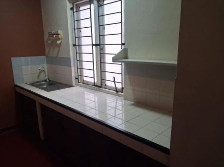 Kitchen - Spacious 4-Room House for Rent in Colombo 04 – PDH411
