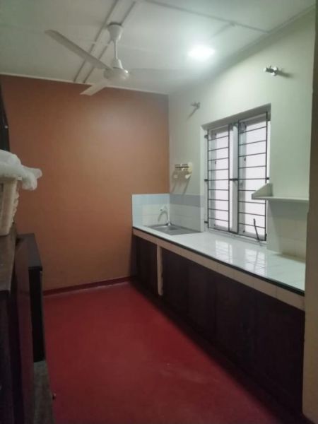 Kitchen - Spacious 4-Room House for Rent in Colombo 04 – PDH411