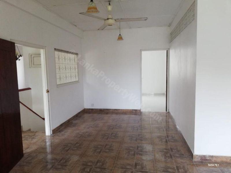 Land with house for sale in Dehiwala