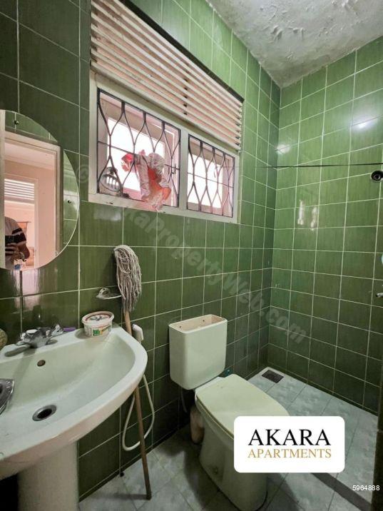 Bathroom - House for rent in Nugegoda