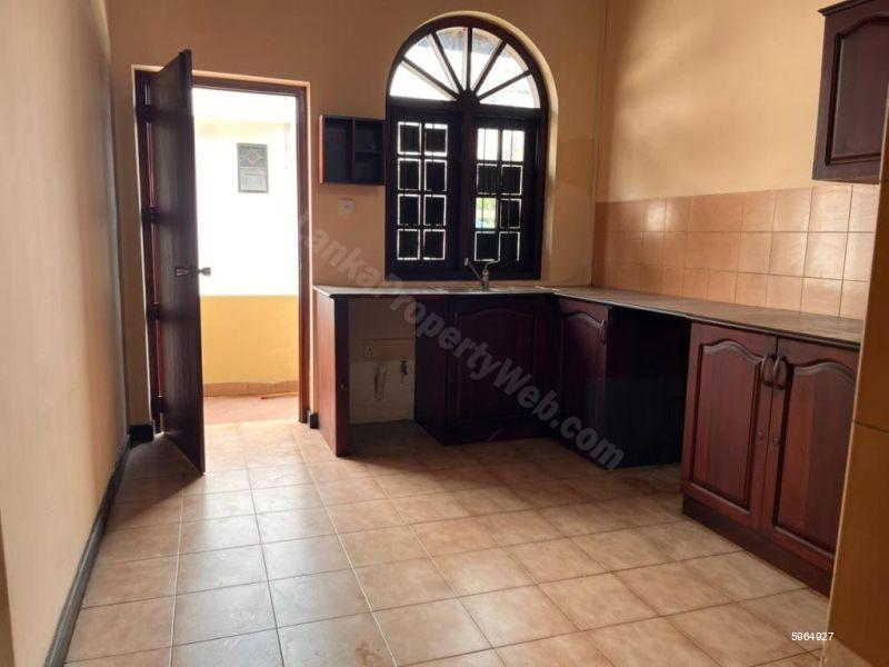 Kitchen - House for rent in Colombo 4