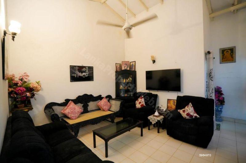 House for sale in Athurugiriya