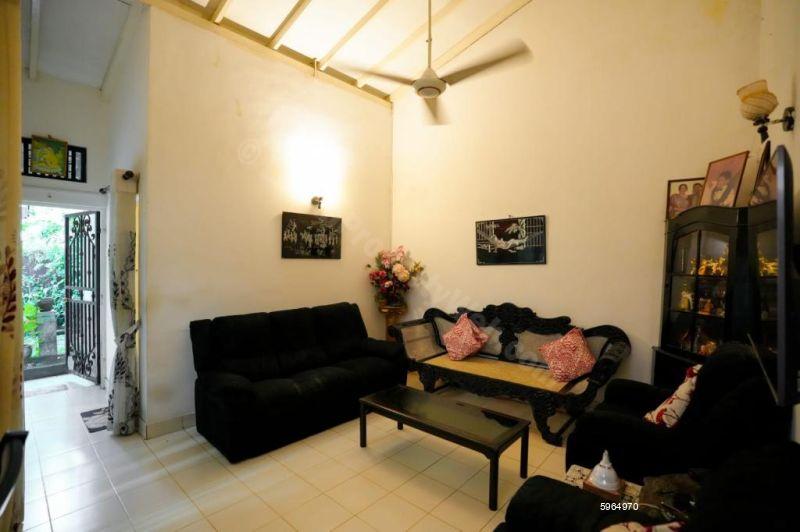 House for sale in Athurugiriya