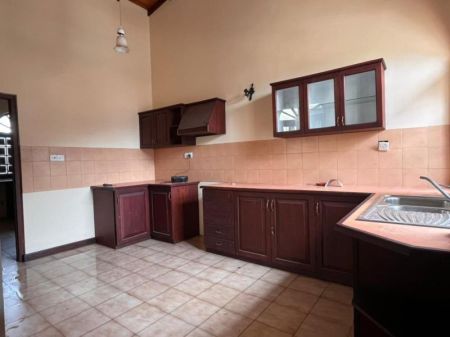Kitchen - Luxury house/Heart of Bambalapity/furnished/03beds/for rent in Colombo - 04/Bambalapity.