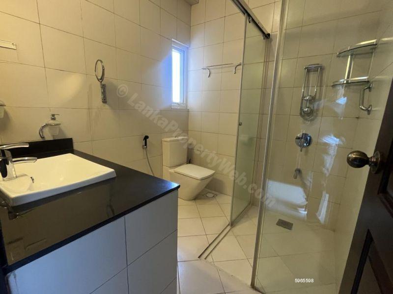 Bathroom - Apartment for sale in Colombo 3