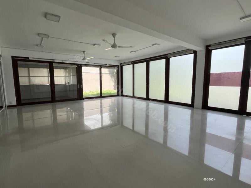 Commercial for rent in Colombo 8