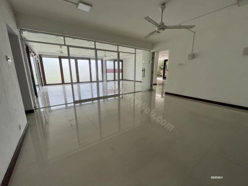 Commercial for rent in Colombo 8