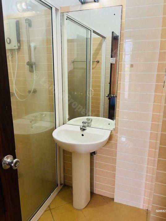 Bathroom - Apartment for rent in Colombo 6