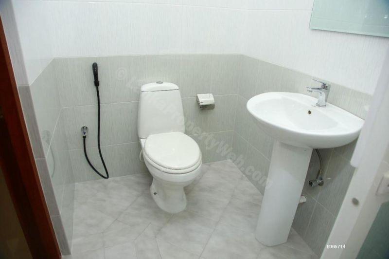 Bathroom - Apartment for sale in Colombo 6