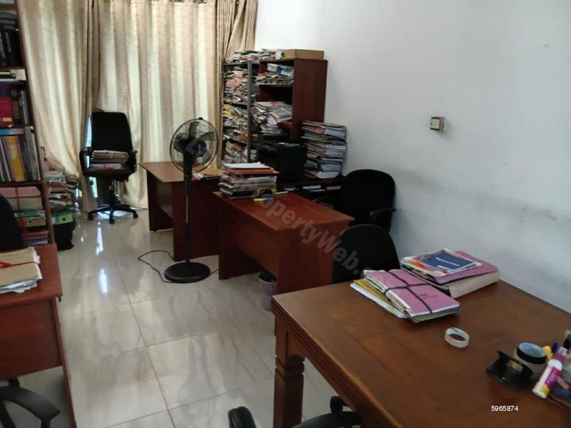 Commercial for rent in Colombo 8