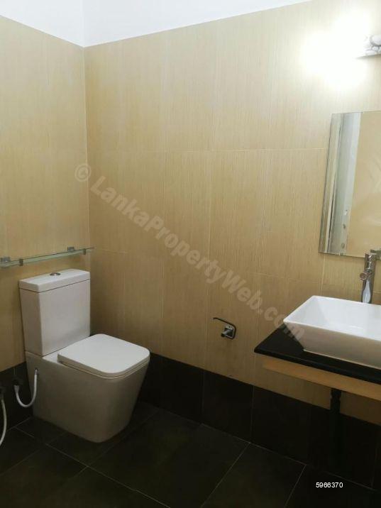 Bathroom - House for sale in Pelawatte