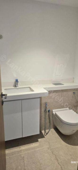 Bathroom - Apartment for sale in Colombo 2