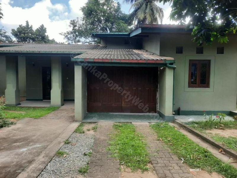 Exterior - House for rent in Kottawa