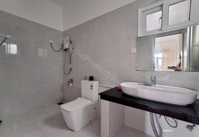 Bathroom - House for sale in Peradeniya