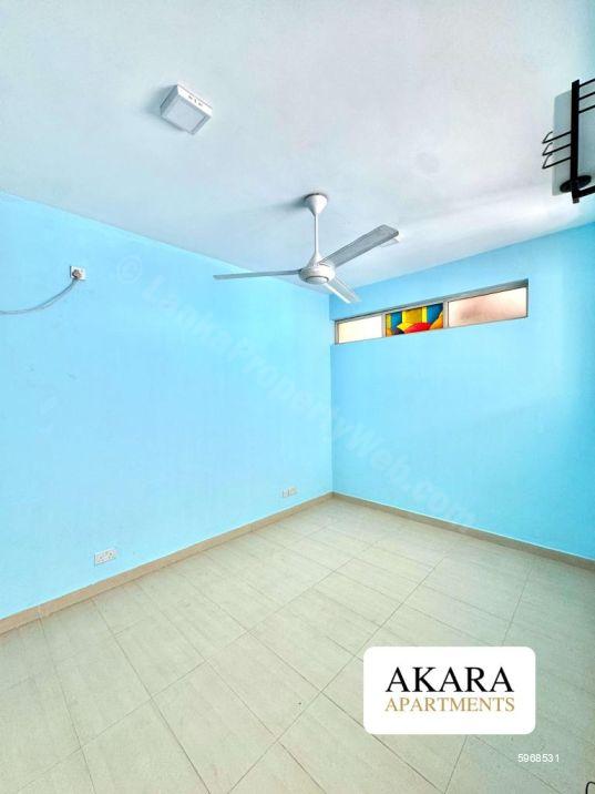 Bathroom - House for rent in Colombo 4